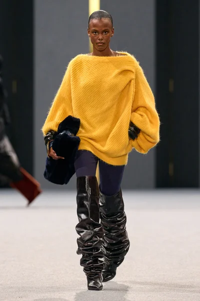 Look 25